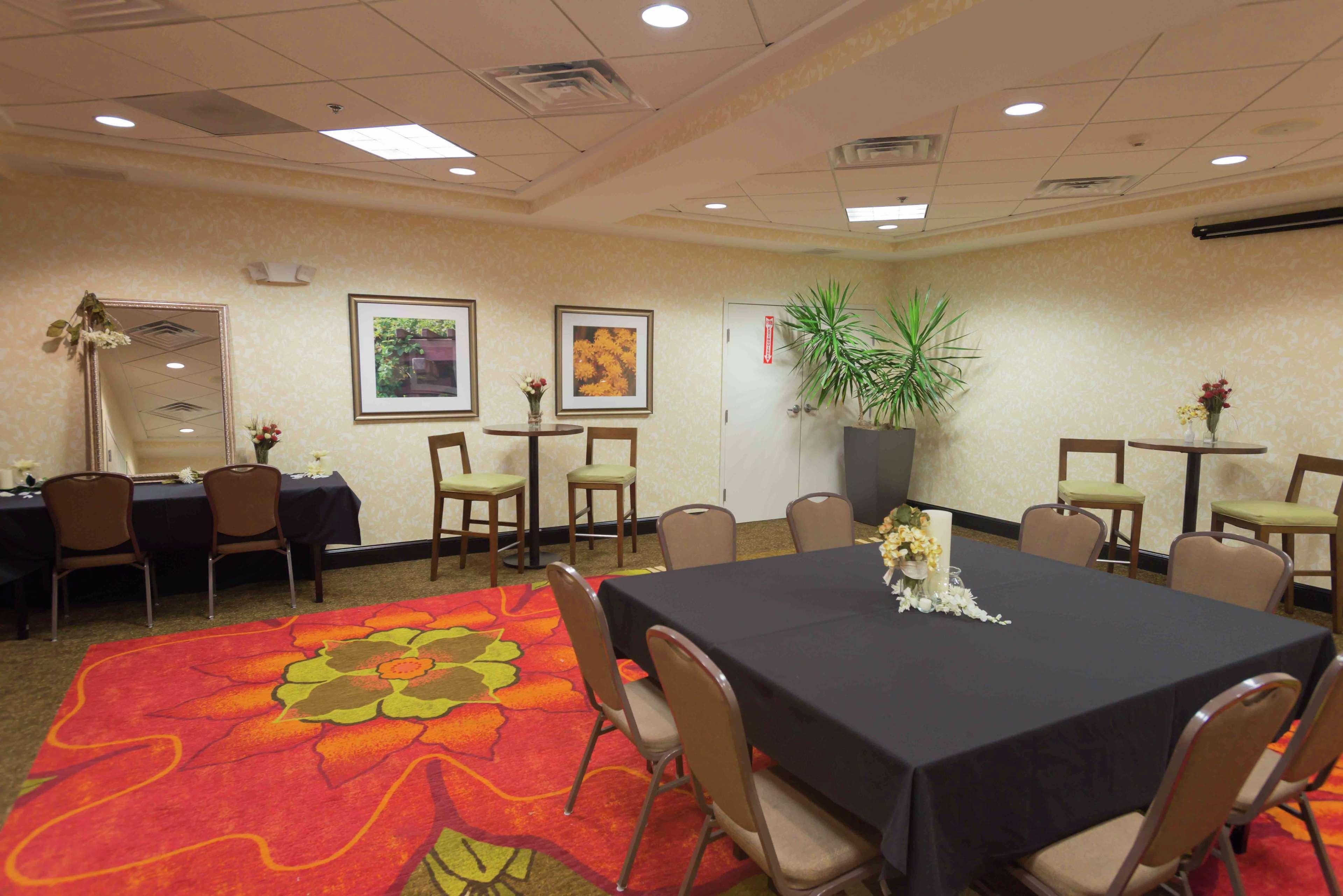 Hilton Garden Inn Merrillville Exterior photo